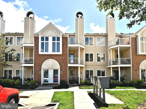 90 Catherine Ct, Levittown, PA 19057
