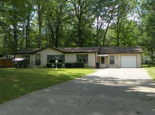 2042 Sellinger St, Harrison, MI 48625