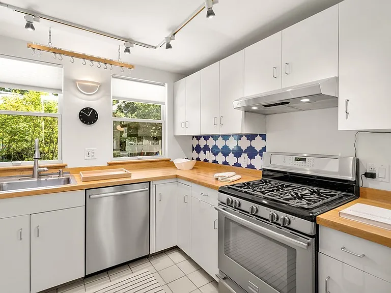 111 Chilton St — Photo 3