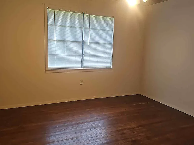 227 Houston St — Photo 3