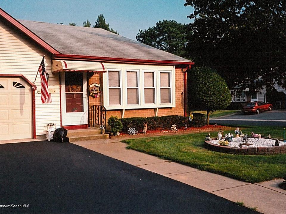 1st image of 5 Pembroke Lane #B