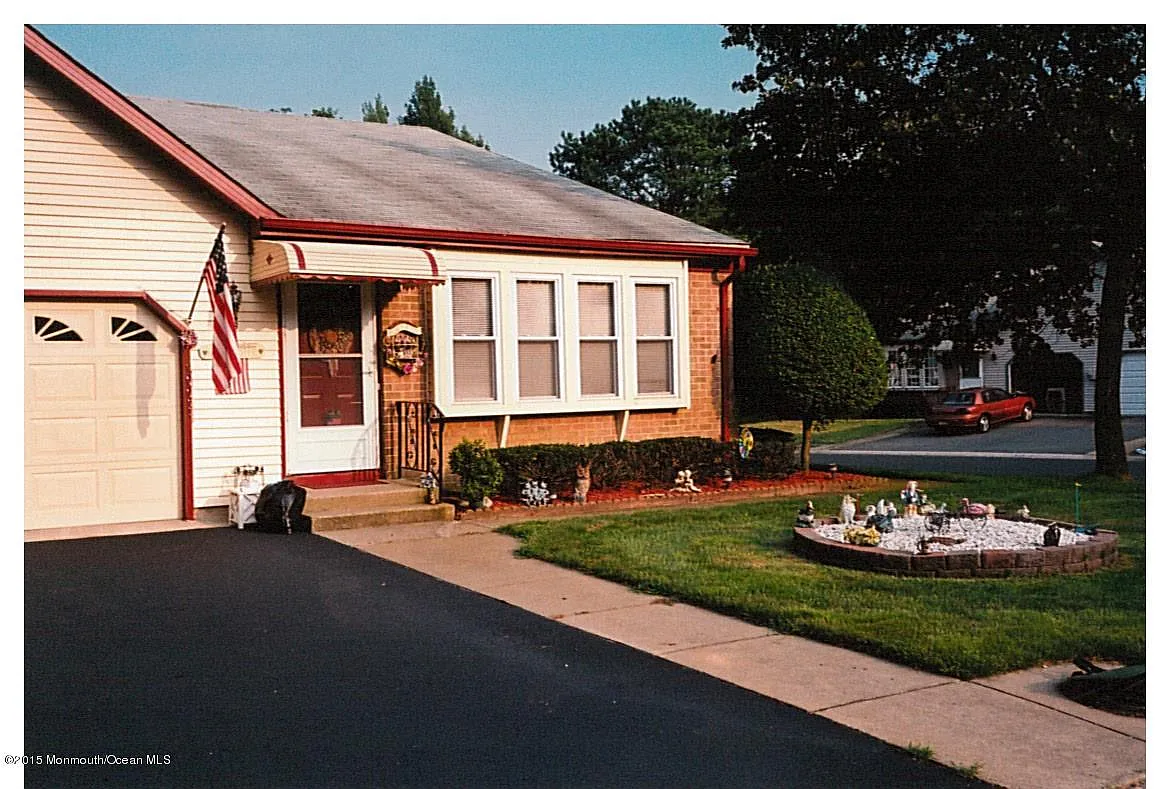 5 Pembroke Lane #B photo 1