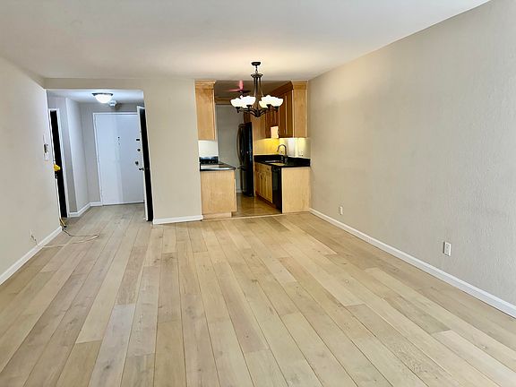 5th image of 2200 Sacramento St APT 105