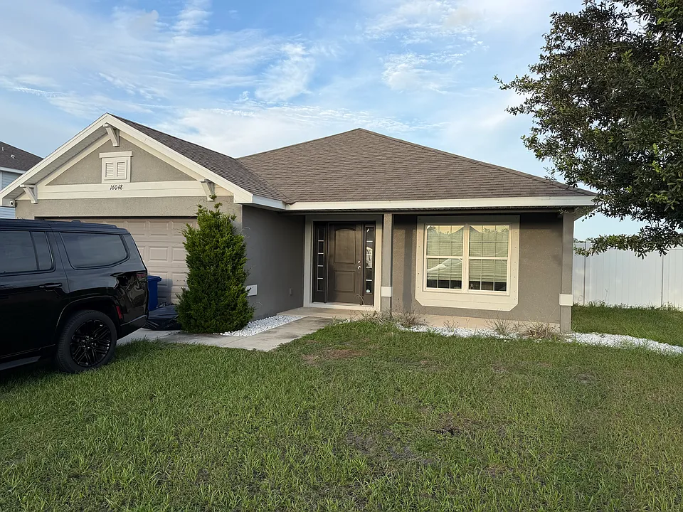 16048 Sawgrass Breeze Ave