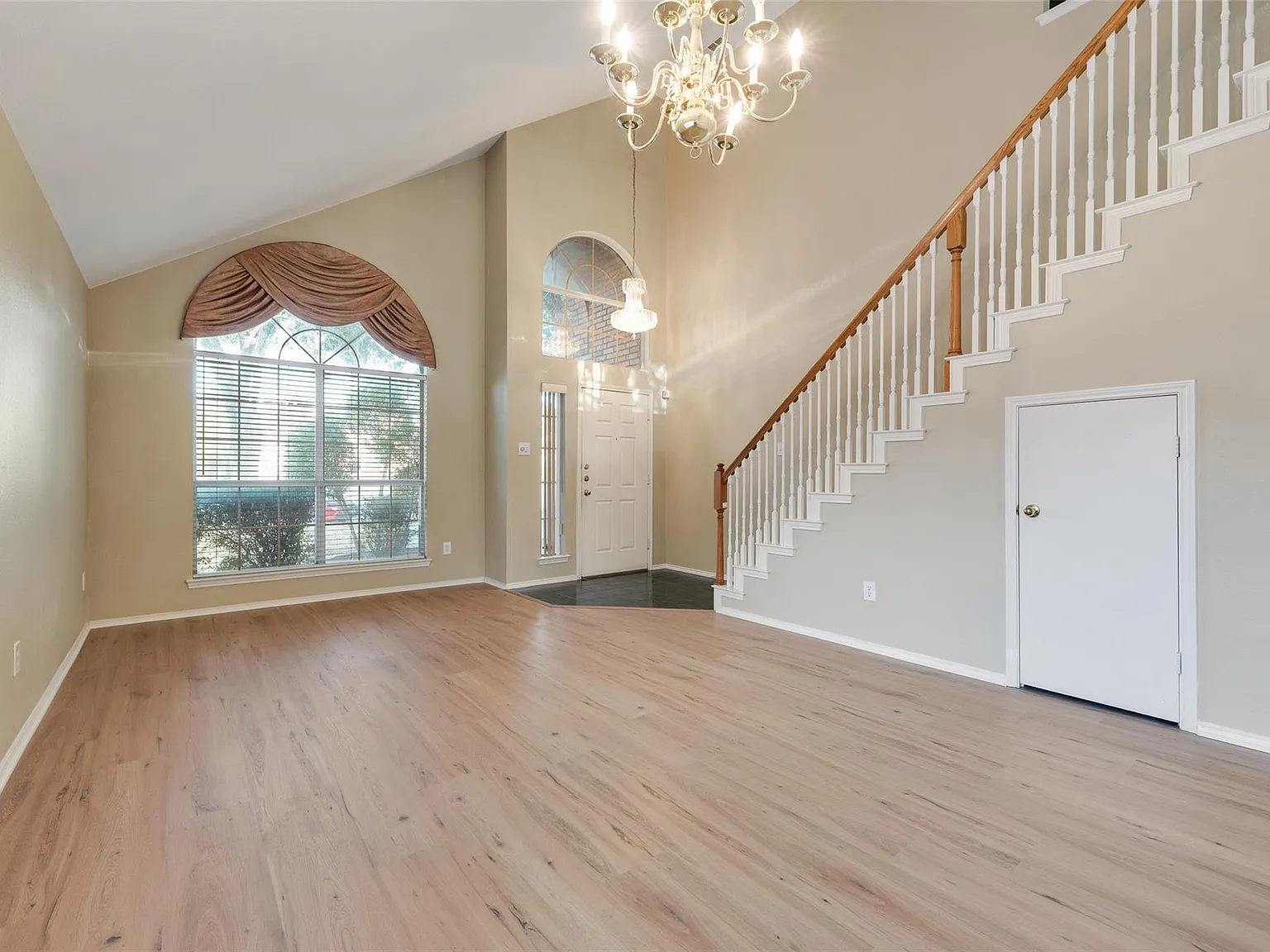 3 bed, 2.5 bath, 1980 sqft, $2,850 — Photo 3