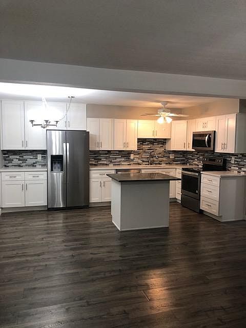 Beautifully updated kitchen area open to living room.