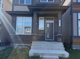 636 35th St SW, Edmonton, AB T6X 2W6