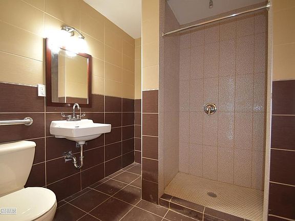 3rd image of 362 Parkside Ave APT 1