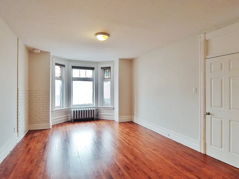 453 Somerset West- Unit 2 — Photo 3