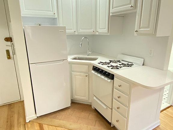4th image of 171 Mott St #5