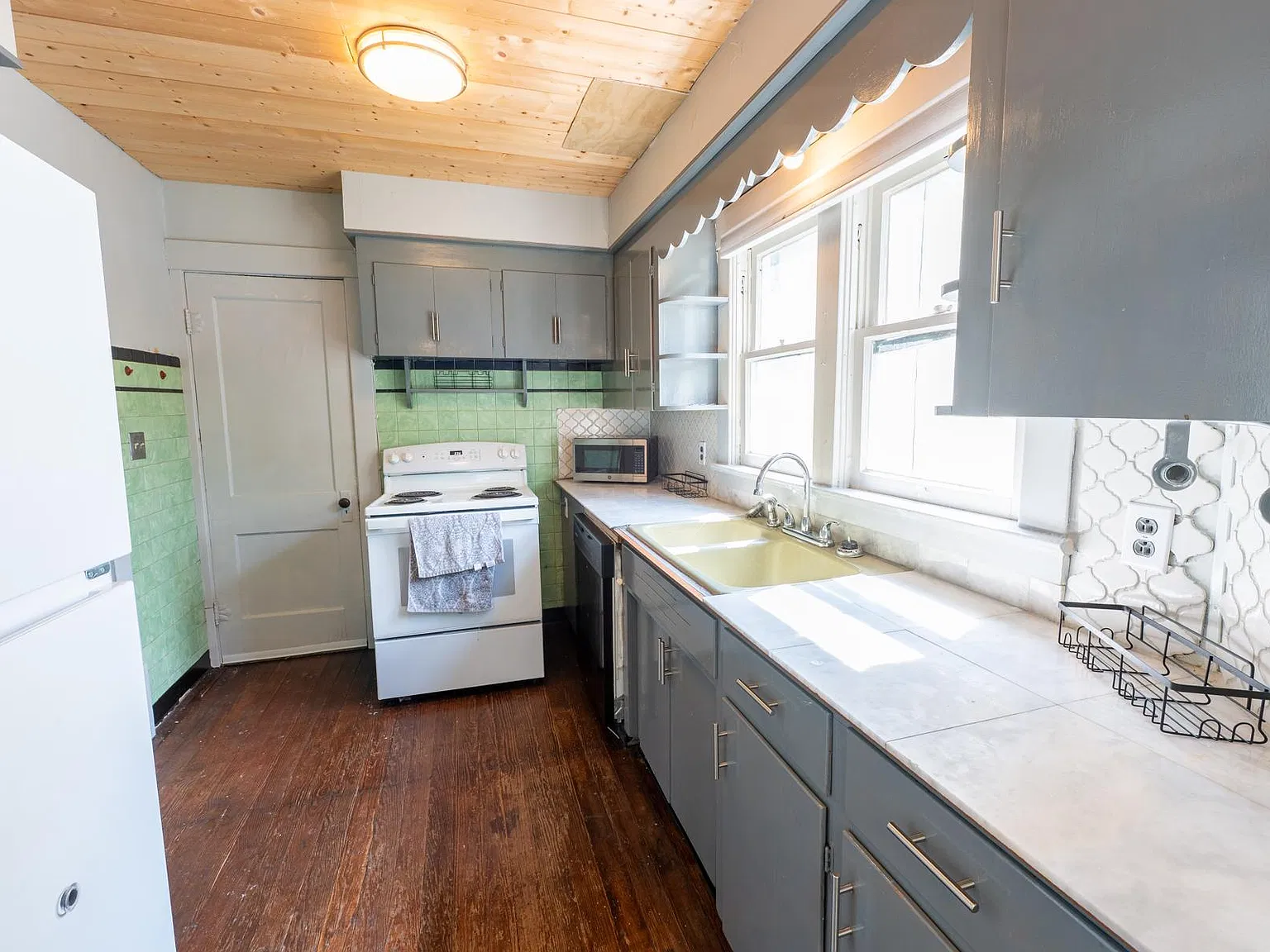 5 bed, 1407 sqft, $3,050 — Photo 3