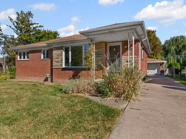 26318 San Rosa Dr, Saint Clair Shores, MI 48081