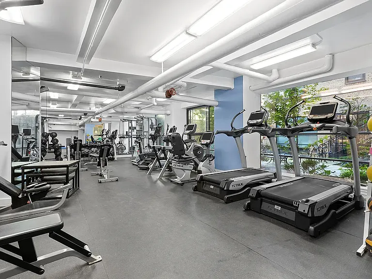 230 Riverside Dr #10G — Photo 10