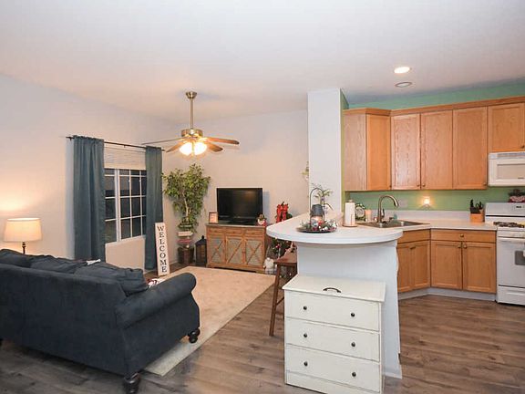 5th image of 1076 Castleshire Dr #1076