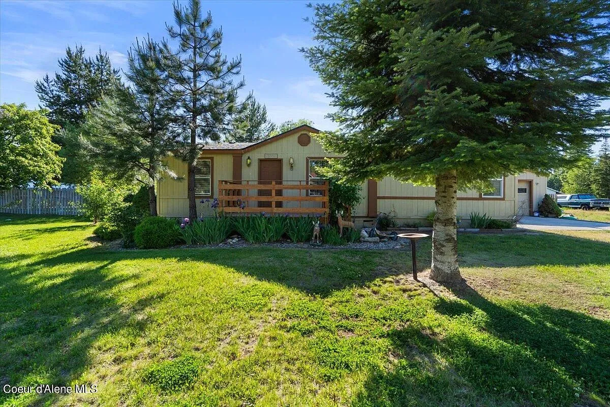 3 bed, 2.0 bath, 1188 sqft, $2,400 — Photo 2