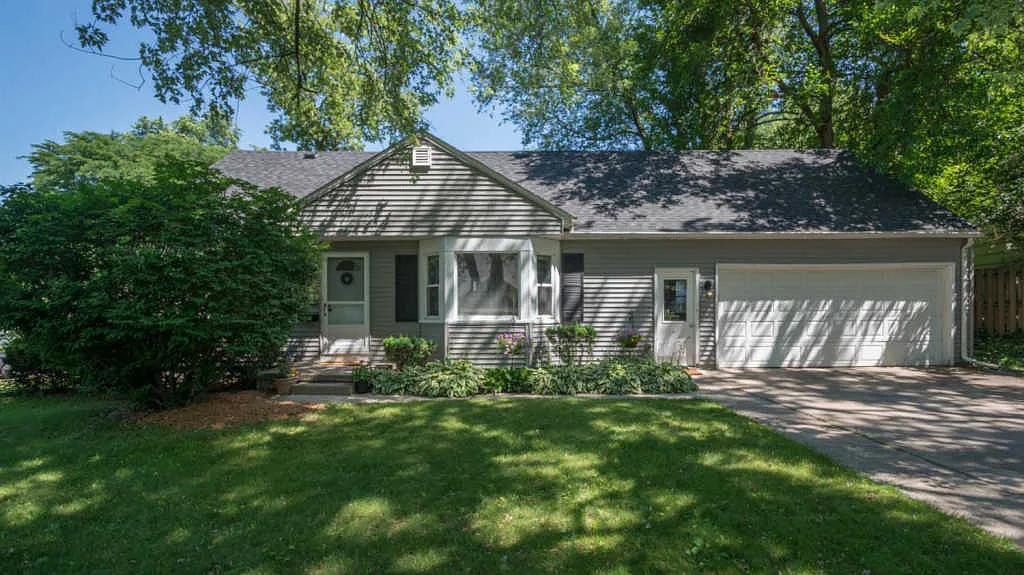 1607 Anderson Ave photo 1