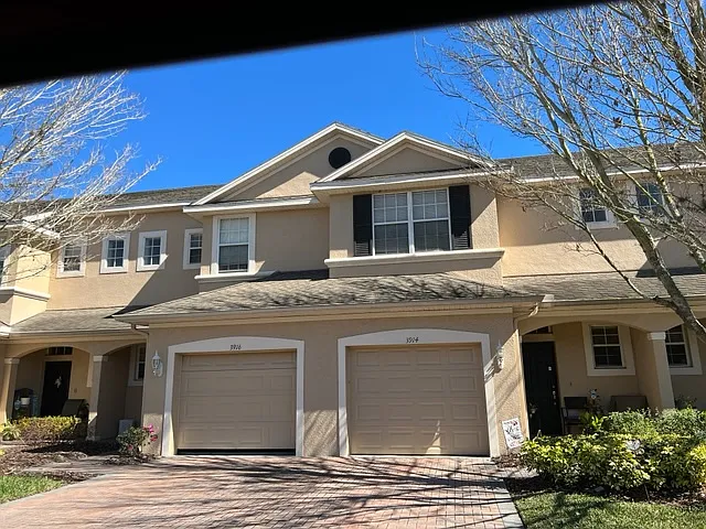 3/2.5 Bath Beautiful Townhome In Seven Oaks! — Photo 1