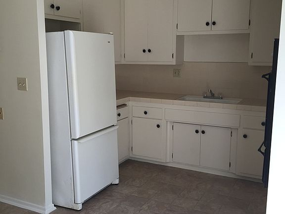 4th image of 228 E Plymouth St APT 6