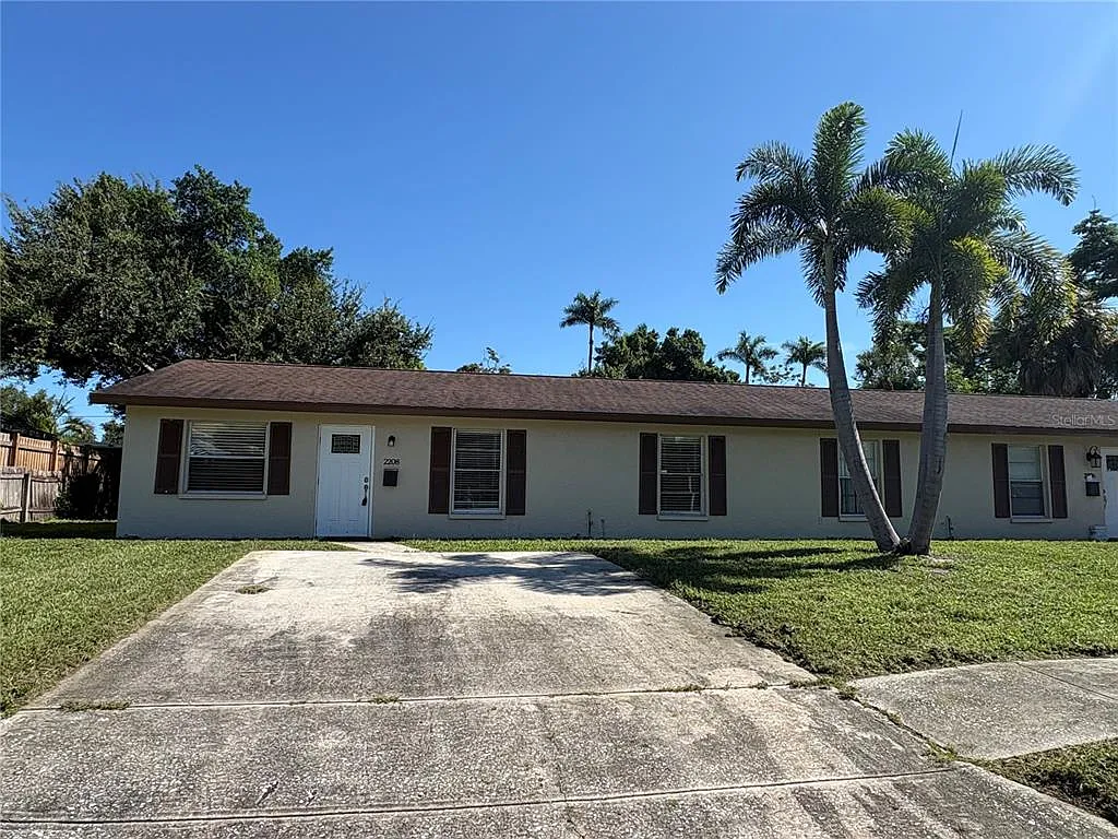 3 bed, 2.0 bath, 1090 sqft, $1,695 — Photo 2