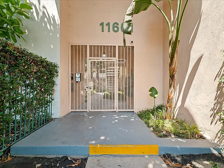 11661 Erwin St #15 — Photo 15