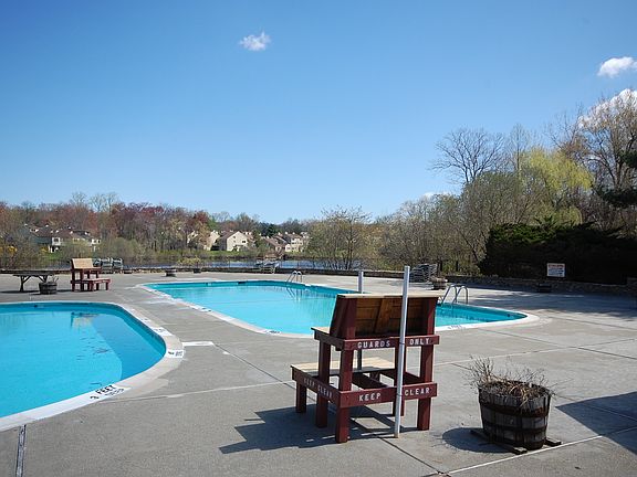 2nd image of 63 Fox Run #63