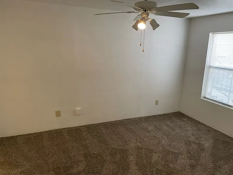 Emerald Cove Apartments — Photo 120