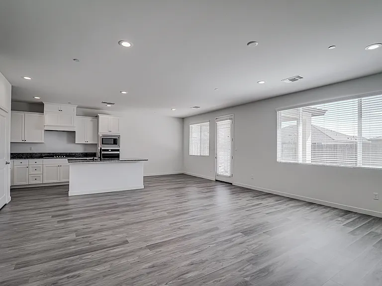 15017 Maryvale Ave — Photo 9