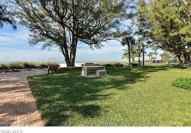 1900 Alamanda Dr #305 — Photo 14