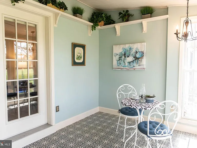 609 Cambridge Ct — Photo 17