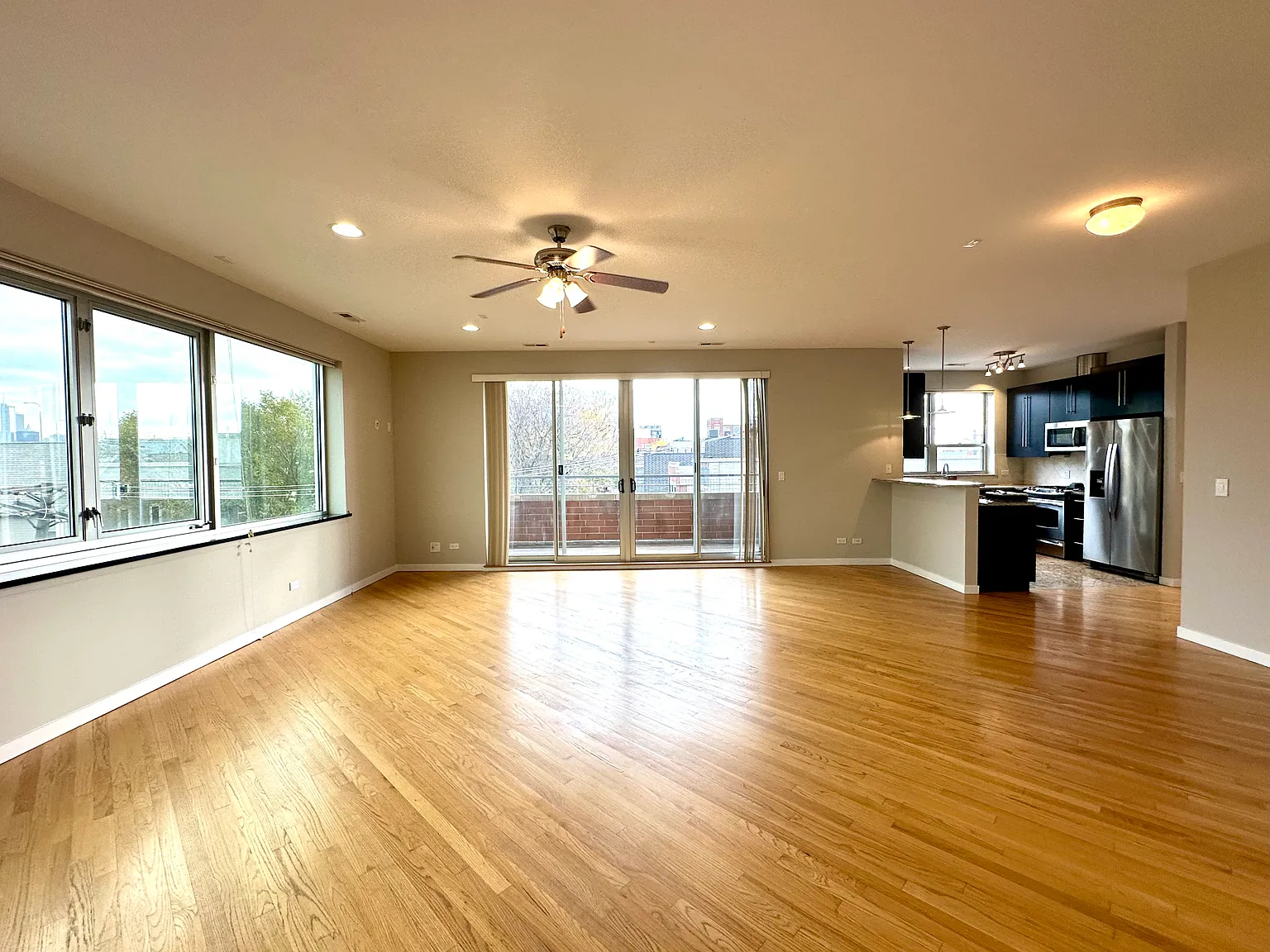 2 bed, 1327 sqft, $3,456 — Photo 4