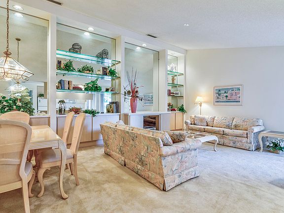4th image of 4403 Water Oak Ct