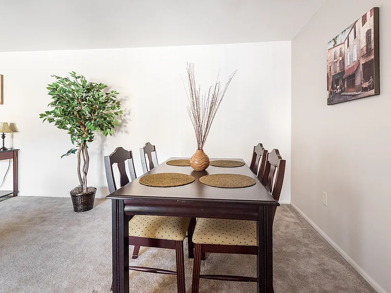7515 Foxhall Ln — Photo 8