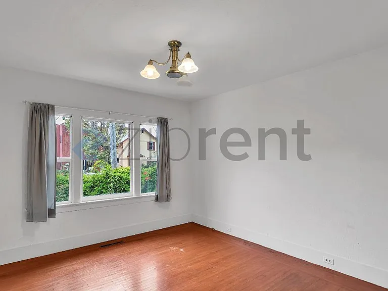2145 Grant St — Photo 16