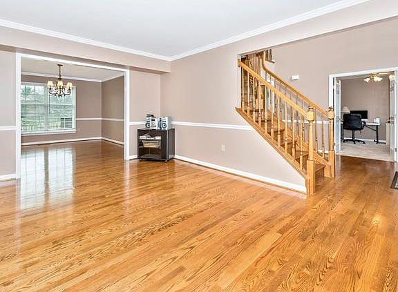 4th image of 294 Kenwood Pl