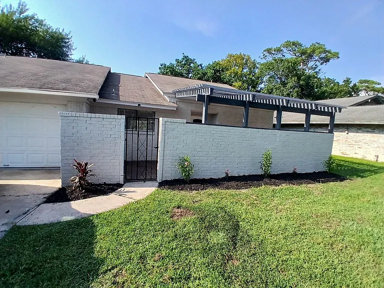 3302 Tompkins Dr — Photo 1