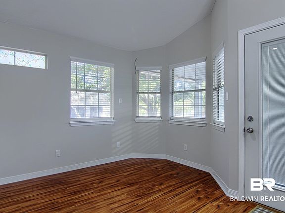 5th image of 925 E Canal Dr