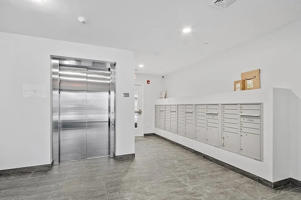 2 bed, 1.0 bath, 852 sqft, $3,500 — Photo 4