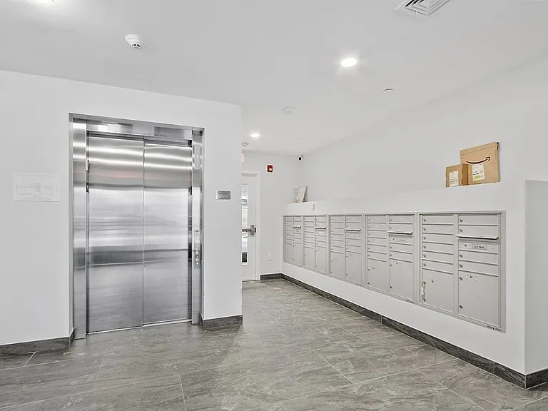 205 Maverick St #201 — Photo 6