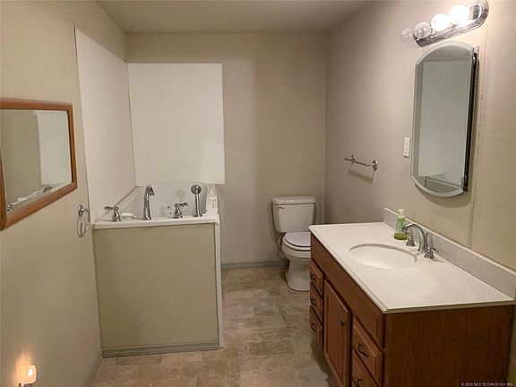 3rd image of 104 S Ora St