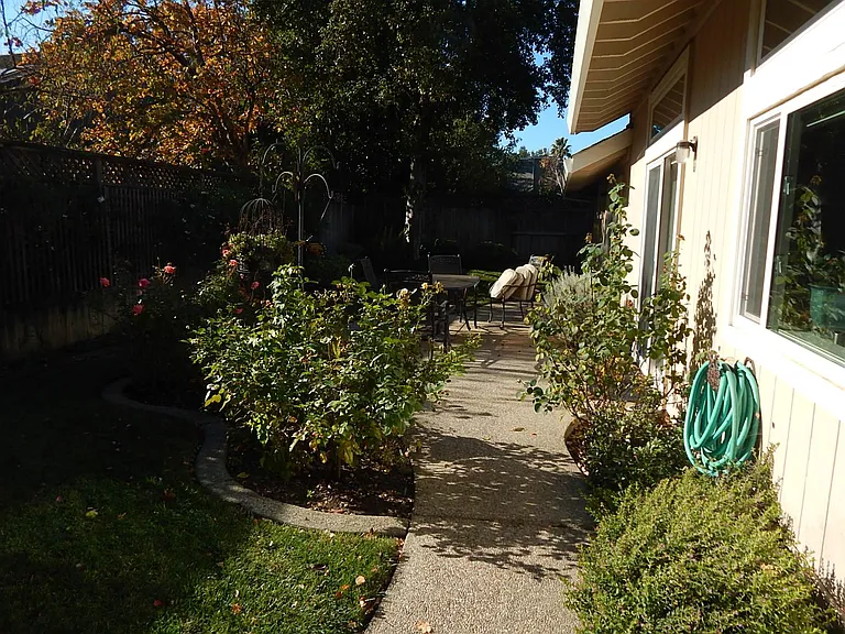 1209 Evans Ct — Photo 21