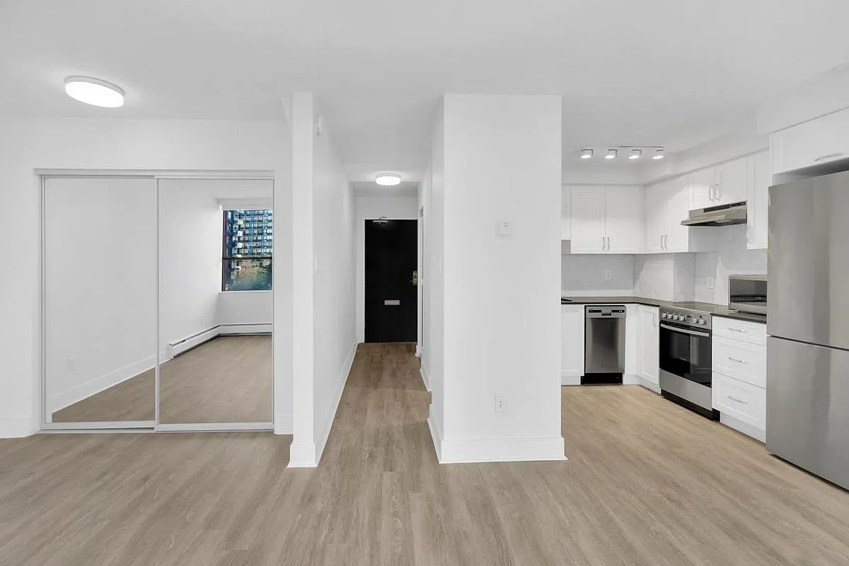 1160 Broughton Street — Photo 1