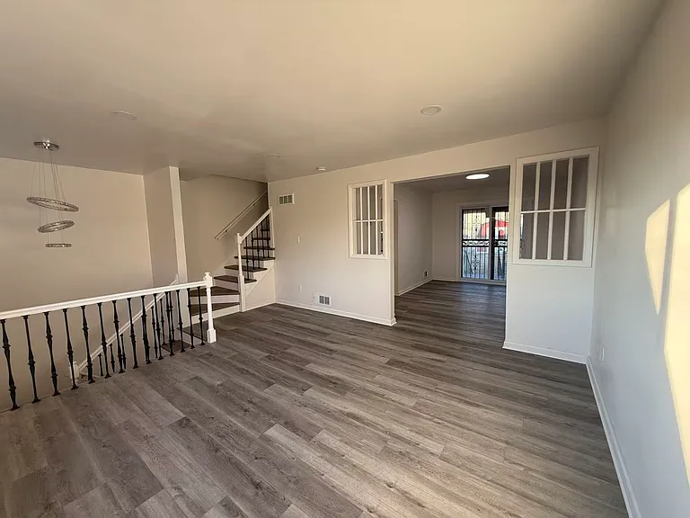 1328 W St NE — Photo 11