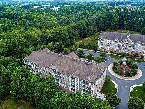 5th image of 900 Macphail Woods Xing APT 2H