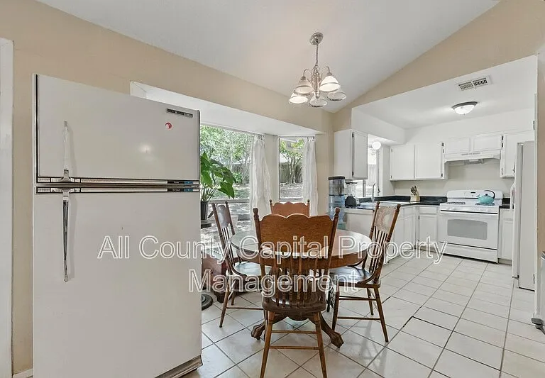 4802 Peach Grove Ct — Photo 3