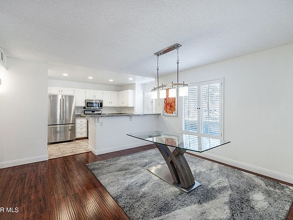 3rd image of 220 N Via Colinas