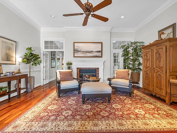 5th image of 372 Doral Dr.