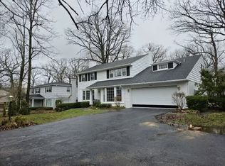 474 E Old Elm Rd, Lake Forest, IL 60045