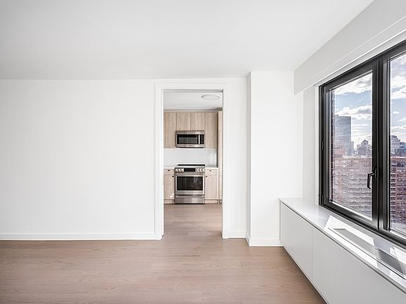 4th image of 220 E 72nd St #19AA