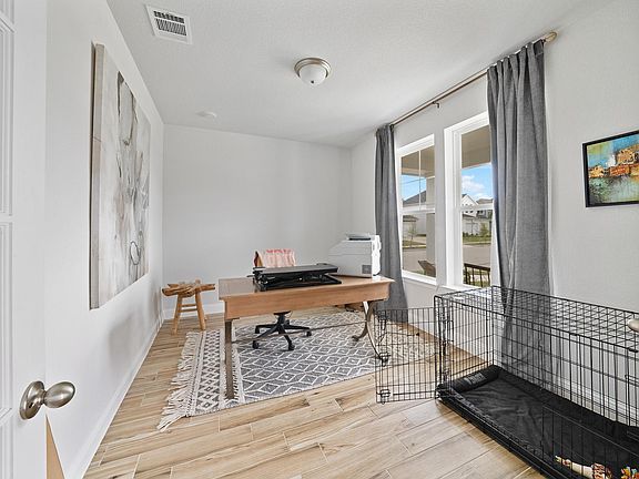 5th image of 3315 Diana Dr