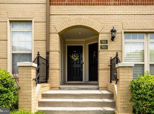 7931 Crescent Park Dr, Gainesville, VA 20155